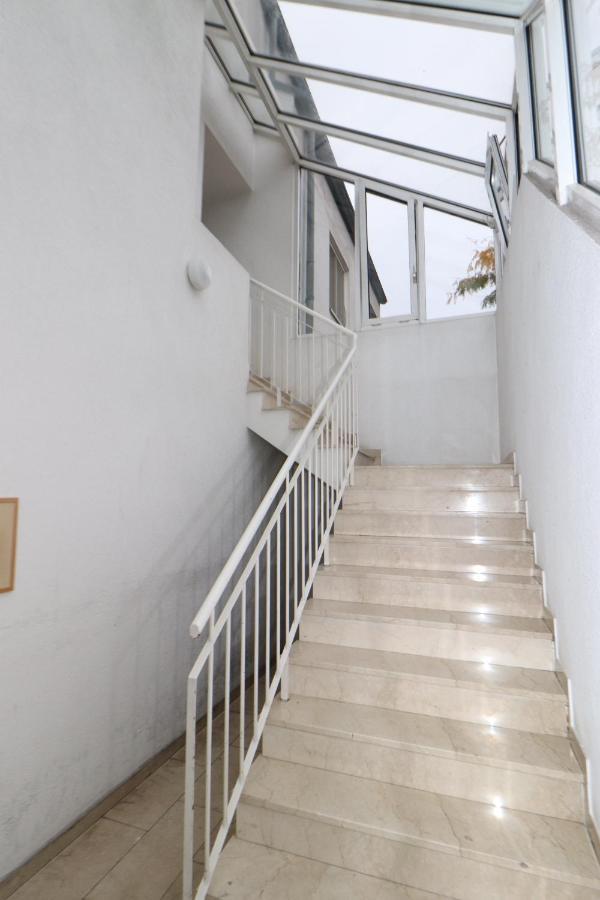 Bacchus - Helles Und Geraeumiges Appartement Am Rande Von Mainz Bagian luar foto